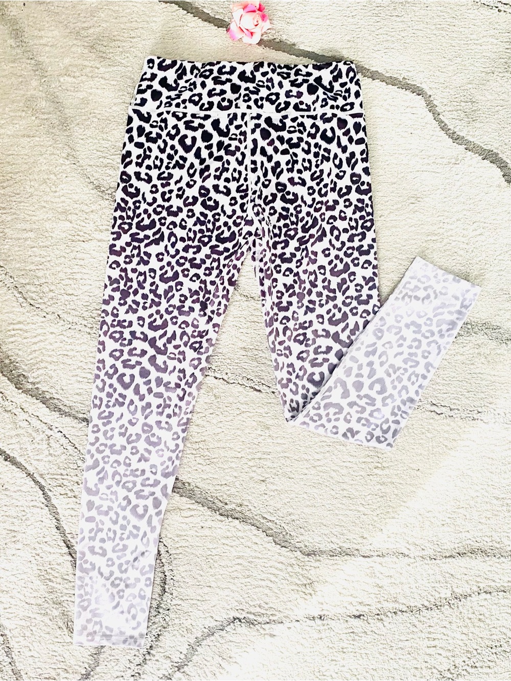 💕Pretty Snow Leopard Print Sports Leggings SZ L